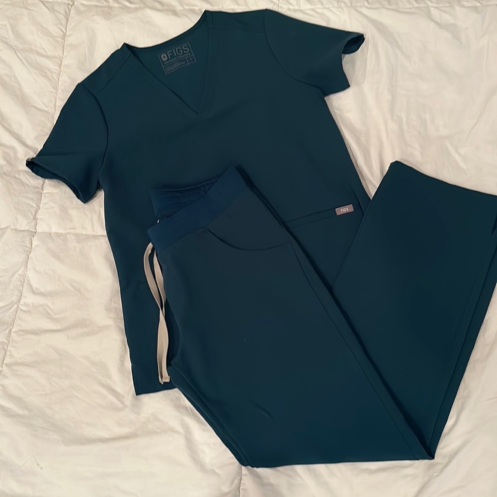 Figs Casma Scrub top and Kade Cargo Pant
